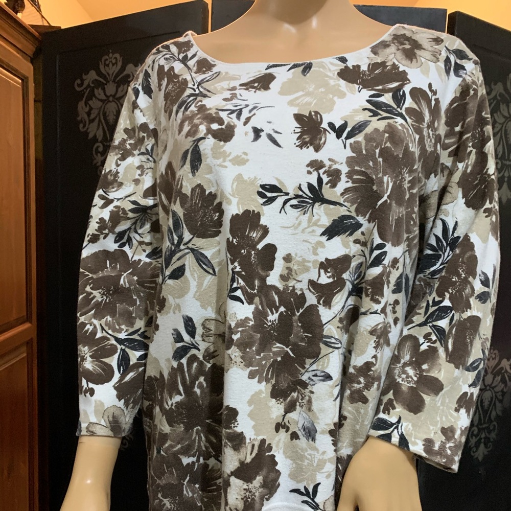 Floral Patterned Top 🐚